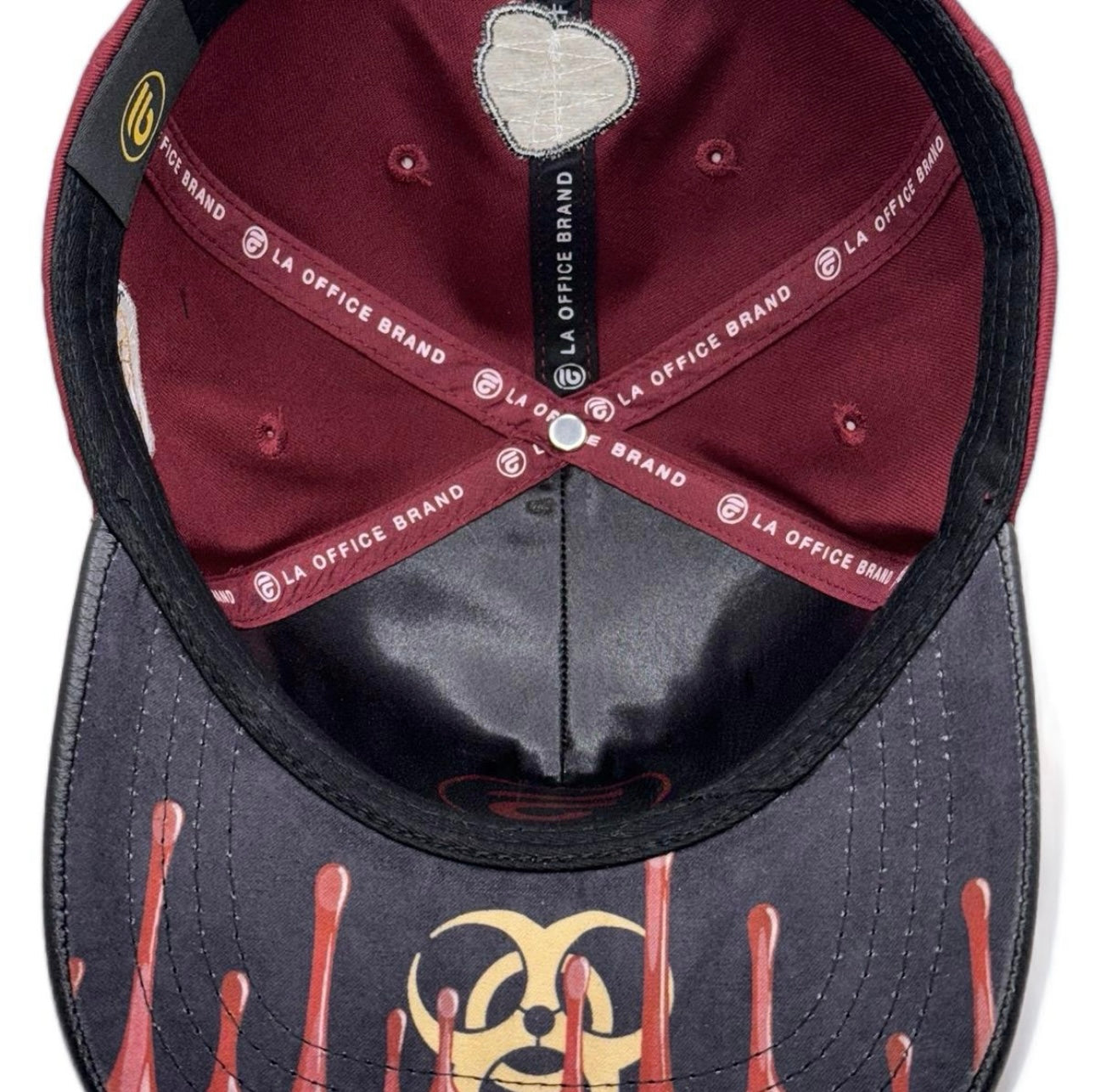 Gorra El Virus Nunca Muere Guinda
